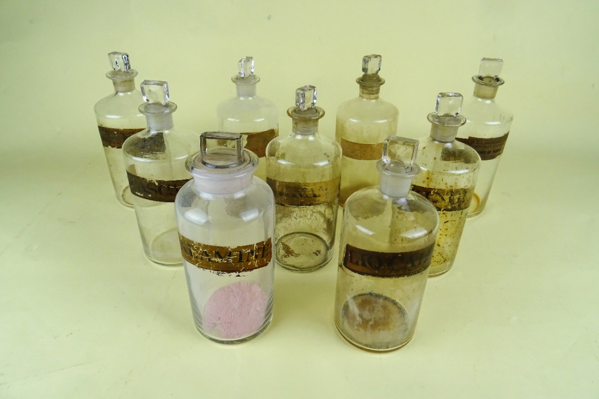Antique Glass Apothecary Chemists Bottles (1).JPG